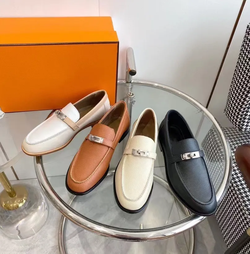 Neueste Freizeitschuhe, klassische Knopfleiste, gesteppte Damen-Loafer, Frühling, flache Strand-Halbhausschuhe für Damen, modische Espadrilles, Fisherman-Büroschuh aus 100 % Leder