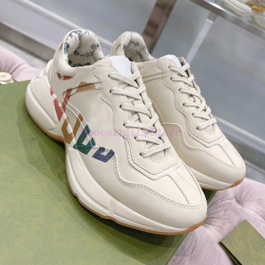 Rhyton Sneakers Designer Vintage Trainers Trainers Chaussures Fashion G Routh Unisex Top Quality Sneaker Beige Mens Mens Women University 4 056 DHgate