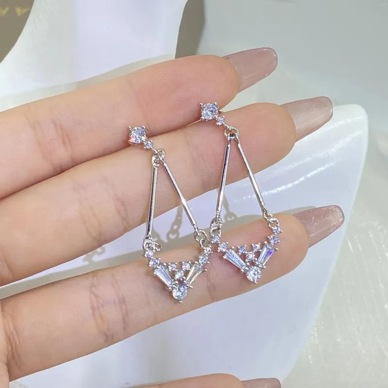 Stud Earrings Creative Super Flash Irregular Fishing Line Geometric Round  Full Diamond For Women Wedding Gift Jewelry Party From Knite08, $12.1