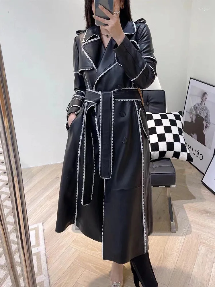 Trench da donna europeo in pelle da donna 2023 Colletto invernale in pizzo Bordo con cravatta Cintura doppio petto Cappotto in pelle di agnello Lungo Manteau Femme