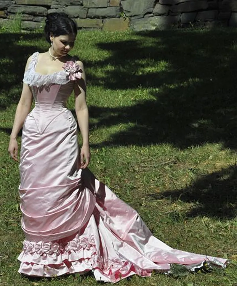 2024 Vintage Victorian Pink Prom -klänningar för kvinnors korsettremmar Långt satin Special Tillfälle Klänningar Masquerade Party Dress Formal Evening Wear