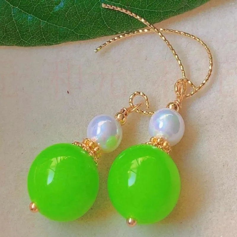 Kolczyki Dangle Fashion Zielona okrągła Chalcedony White Pearl Bead Gold Easter Holiday Gifts Fool's Day Lucky