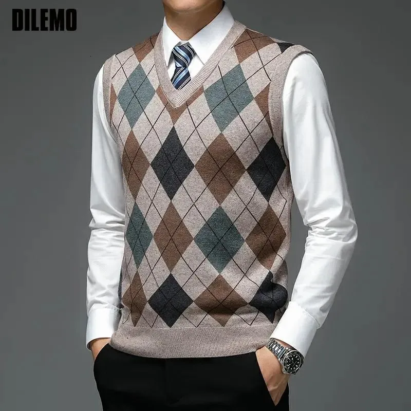 Herrtröjor Fashion Designer Märke Argyle Pullover Diamond Sweater V Neck Knit Vest Men 6 Ull ärmlös Autum Casual Clothing 231023