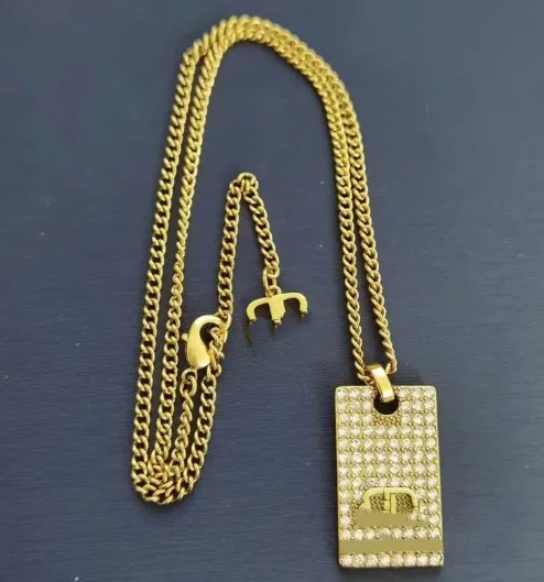 Collana semplice con testa di blocco di lettere Personalità della moda femminile a forma di cuore con diamanti e perle Catena a maglie cubane