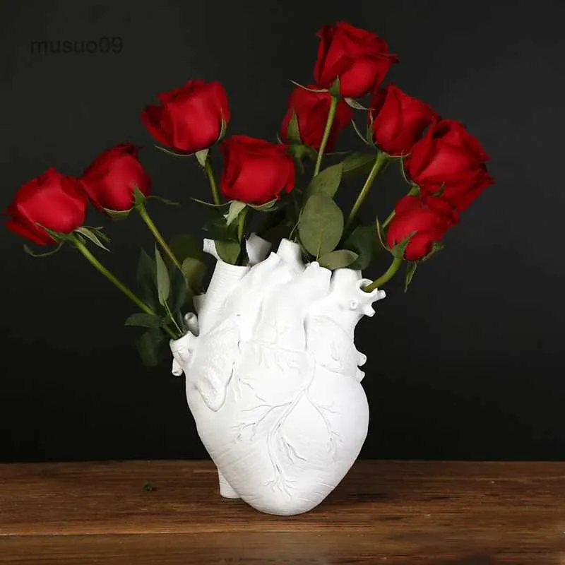 VASESOMICAL HEARTHEAT HEARTHATE FLOWER VASE VASE RESIN VALENTINE GIFT CONTARRS SCULPTURE DESCTOP PLAT POT HOME DECOR TABLE TABLE ORNAME