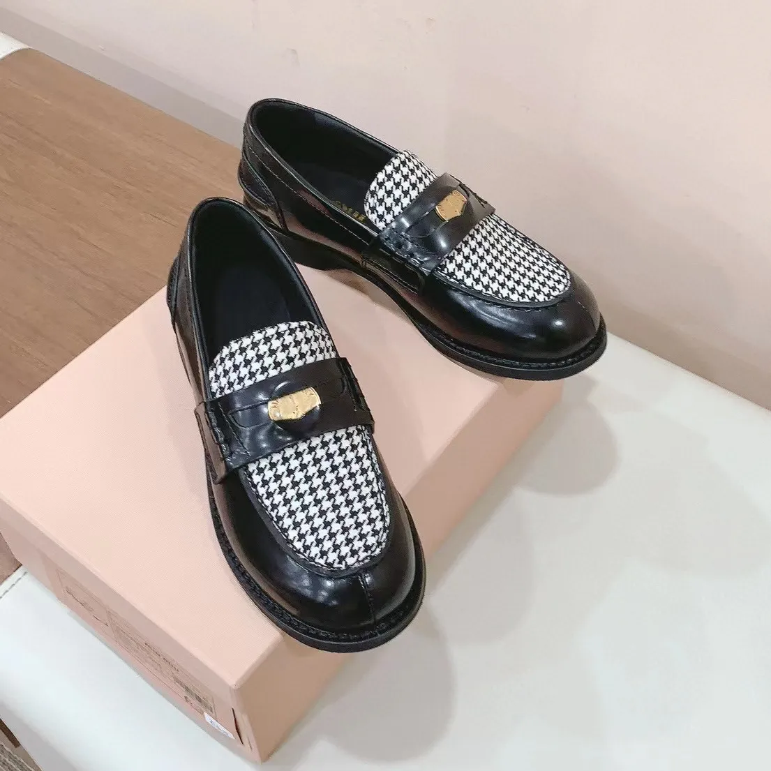 DHgate.com:Premium Cowhide Crystal Pattern Half Loafers for DHgate.com:Premium Cowhide Crystal Pattern Half Loafers for