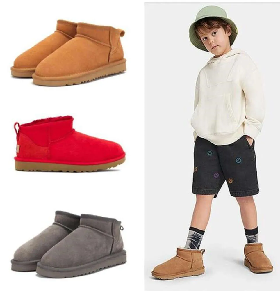 Mini Boy girl children Kids snow boots Sheepskin Plush fur keep warm with card dustbag Small 5281 Ankle Soft comfortable Casual shoes Beautiful gifts669