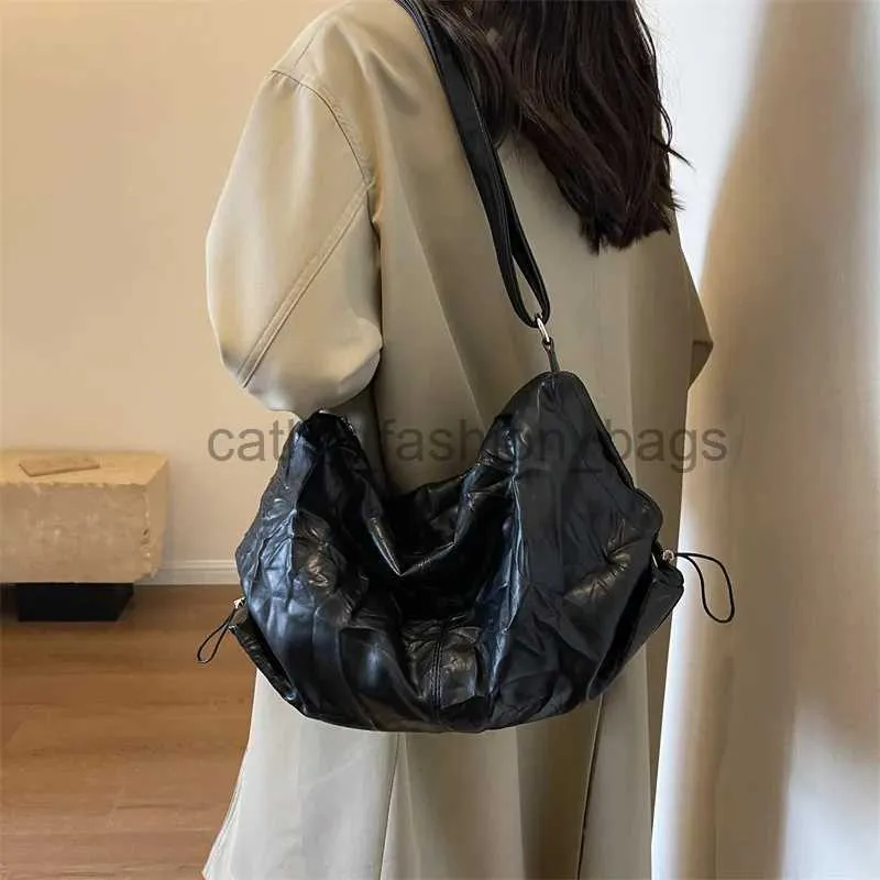Sacs à bandouliers Designer coréen Fasion Black Silver plissé brossé conception de grande capacité Soul Pack Leater Crossbody Bagcatlin_fashion_bags