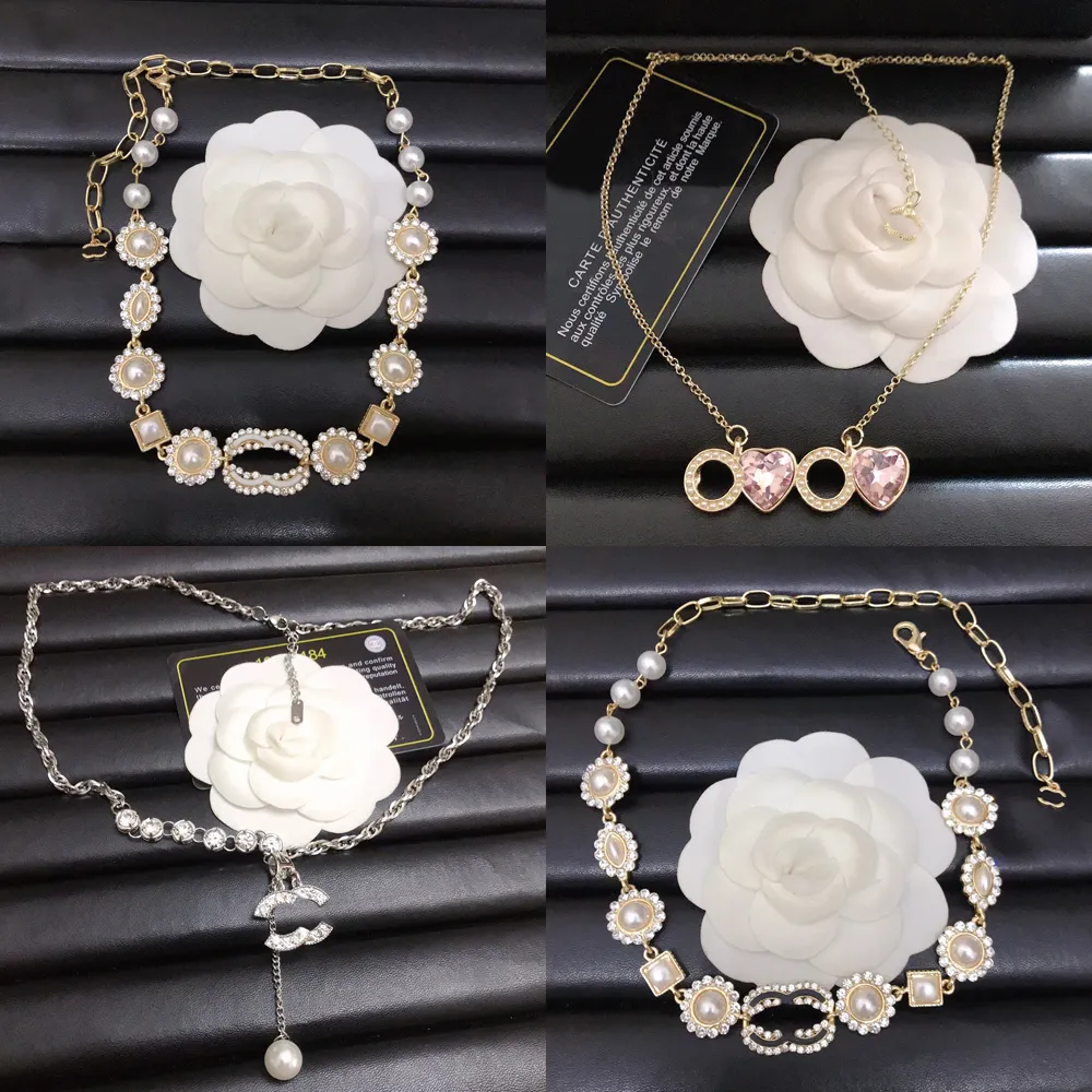 20 Style Haut de gamme Pendentif Colliers Femmes Collier Plaqué Or 18 Carats Argent Titane Acier Chaîne Designer Marque Lettre Cristal Perle Bijoux De Mariage Cadeaux