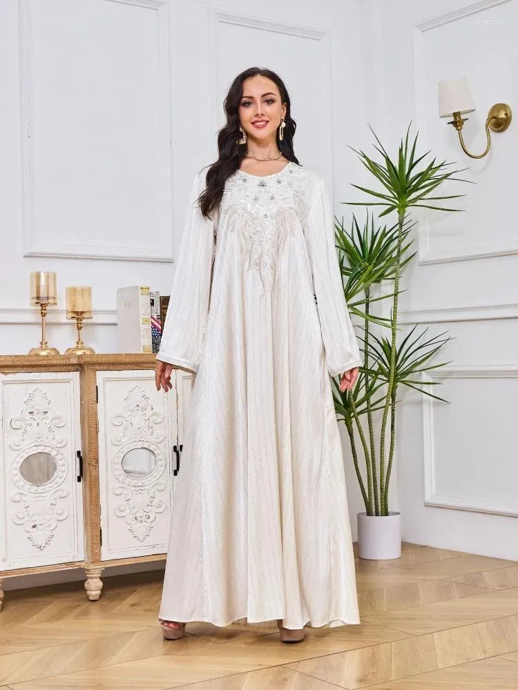 Abbigliamento etnico Dubai Elegante abito musulmano per le donne Ricamato Eid Abaya Abiti da festa Paillettes Jalabiya Abaya Ramadan Caftano Abiti