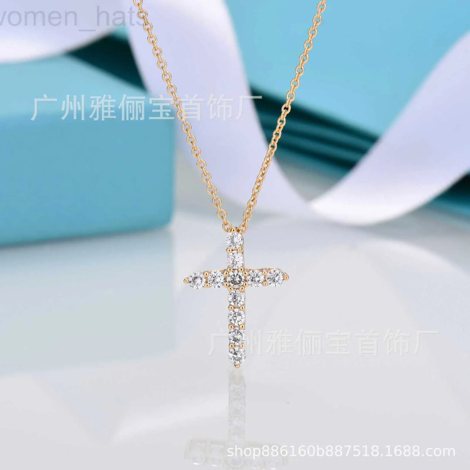 Pendant Necklaces designer Designer Tiffanity Bracelet Edition t Full Diamond Cross Necklawith 18k Rose Gold Plating on White Copper for Women Simple Personaliz