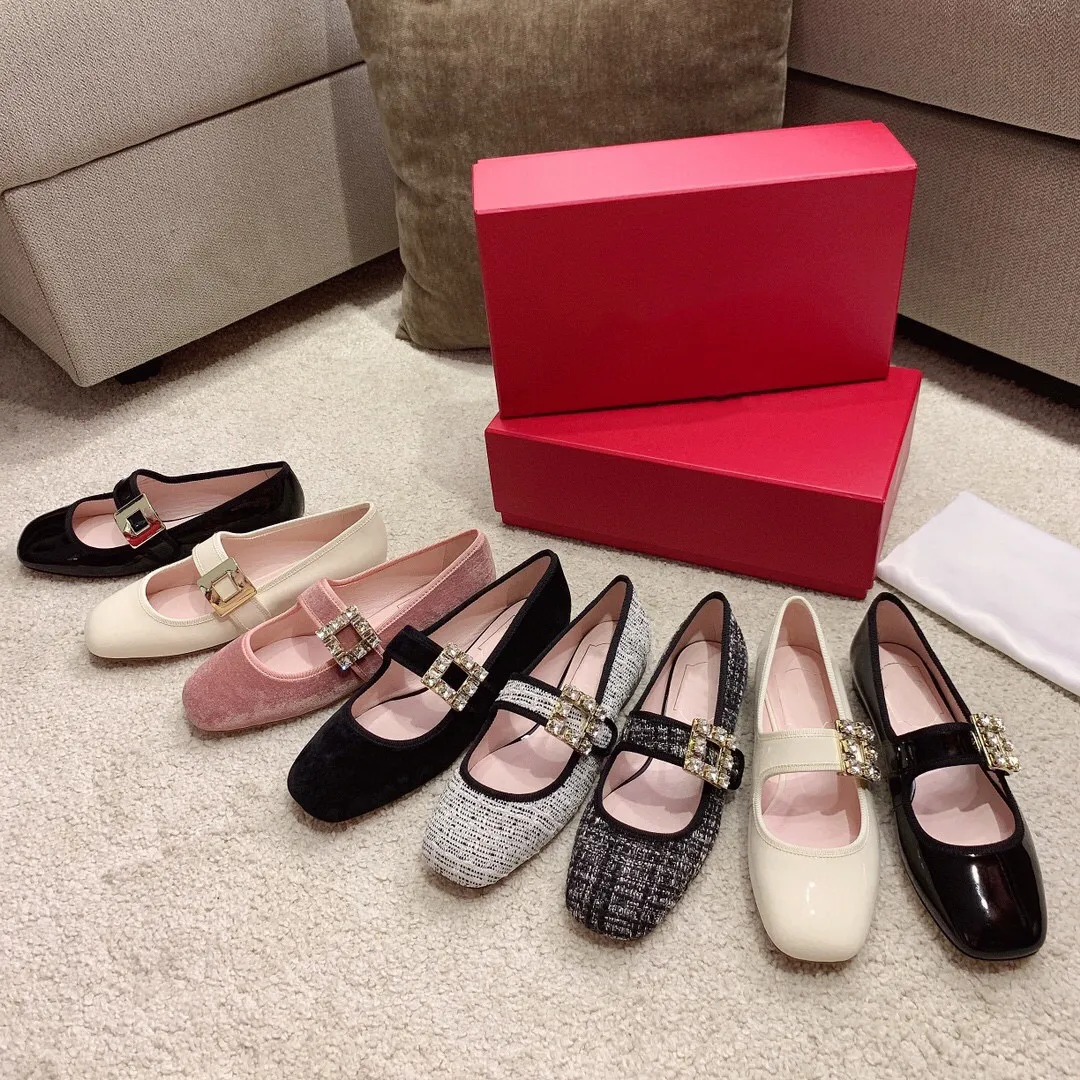 Ballet Flats Dames Jurk Schoenen Kristal Uitsparingen Strass Klassieke Gesp Dames Loafers Designer Boog Decoratie Top Kwaliteit Schapenvacht Platte Hak Mode Praty