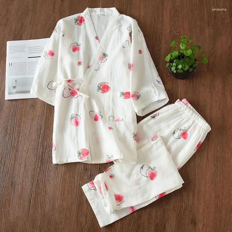 Kvinnors sömnkläder Kvinnor Autumn Cotton Loose Pyjamas byxor Set Strawberry Mönster Badrob V-ringning Kimono Chinese Hanfu Home Lounge