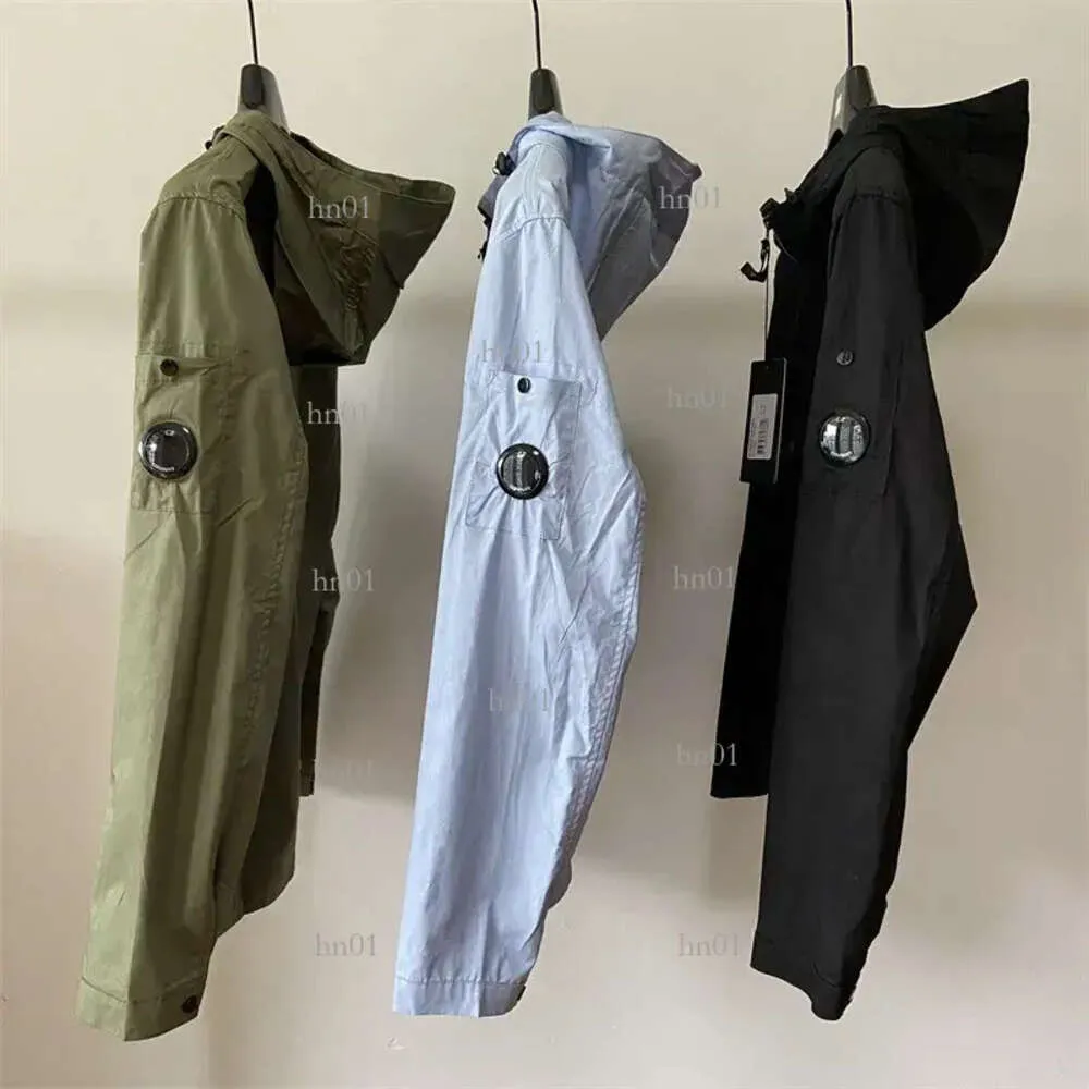 2023 Jackor Spring och Autumn Hooded CP Jacket Multi Pocket Lens Decoration Cotton Material Men's Casual Zipper Thin152