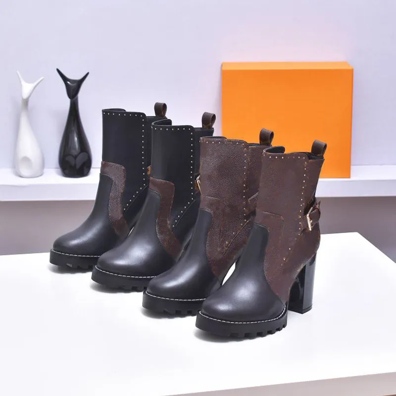 Modedesigner New Black Leather Ankle Chelsea stövlar Platta bottenstövlar tjocka halvstövlar Låga toppskor Kvinnor Knight Bootband Box 35-41