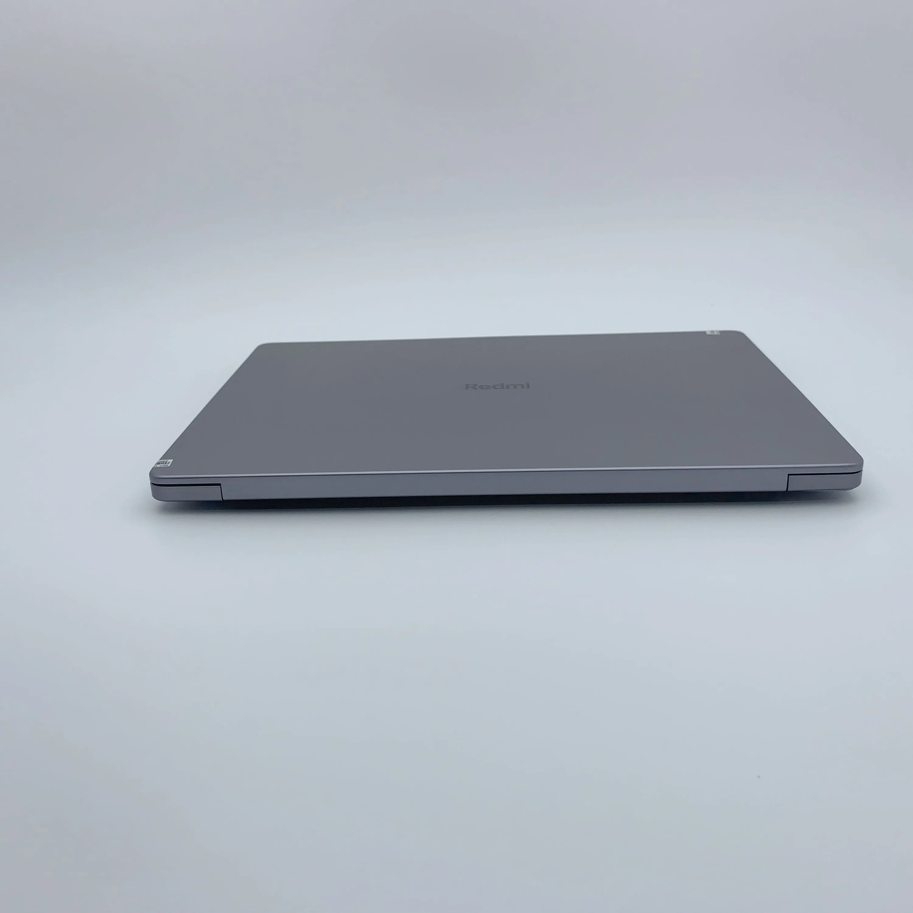 高性能インテル プロセッサー、16GB RAM、および高速 512GB SSD を搭載 