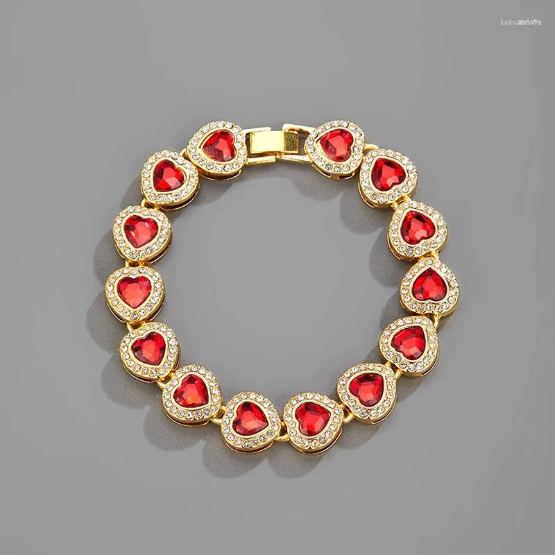 Braccialetti con ciondoli Alla moda Lega di rame dorato placcato Cuore rosso Zirconia cubica per le donne Accessori moda Regalo di compleanno per feste di nozze