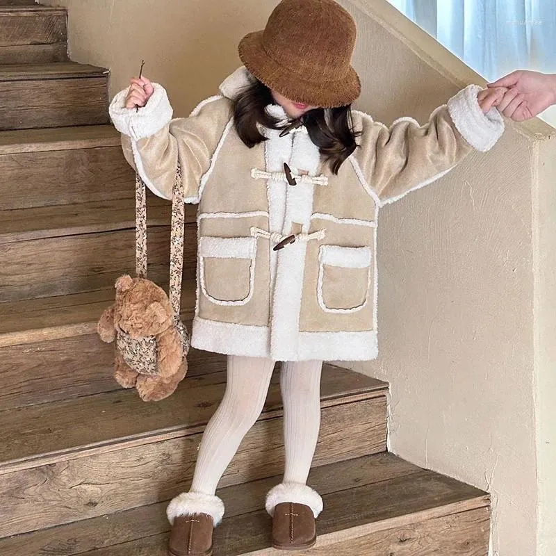 Piumino 2023 Inverno Abbigliamento per bambini Edizione coreana Ragazze Pelle scamosciata Lana di agnello Bottone in corno di pecora 2-47