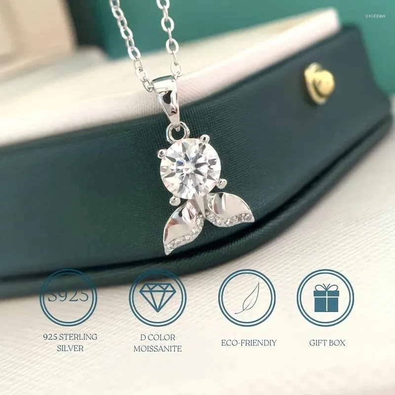 Hängen 1CT Moissanite Pendant Necklace Fishtail Shape Luxury Neck smyckedekor för bröllop / förlovningsgåva