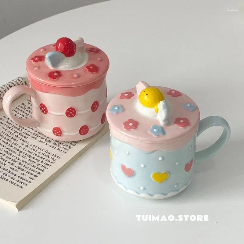 Caffettiere Simpatica torta di fragole Tazza in ceramica Alto aspetto Ragazza Cuore Tazza da studente con coperchio Cucchiaio Colazione Avena