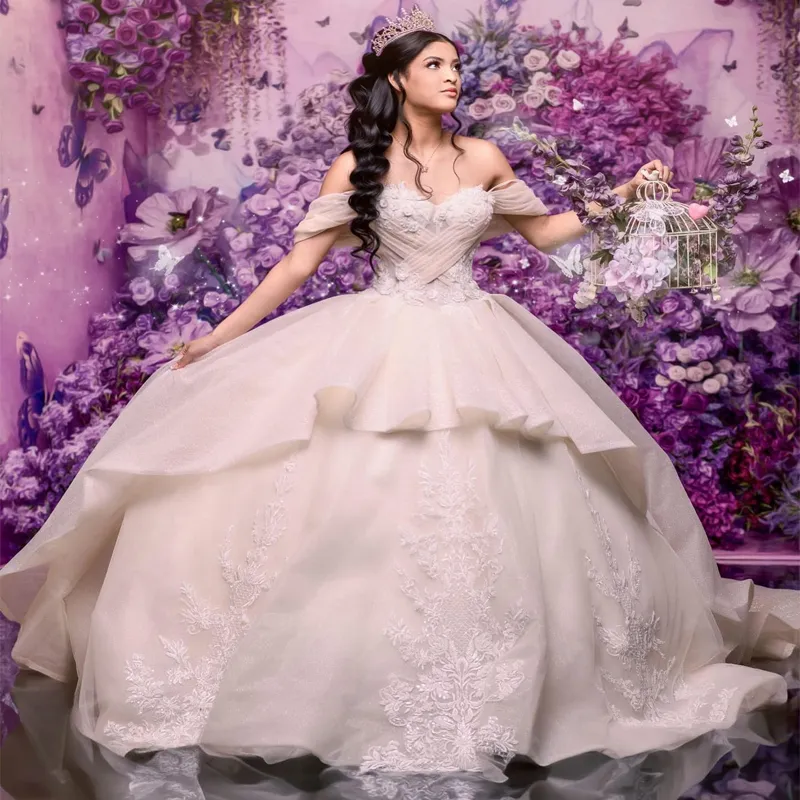 Robes de Quinceanera chérie brillante ivoire pour douce 15 ans sexy hors de l'épaule robe de bal bouffante dentelle appliques robes de princesse