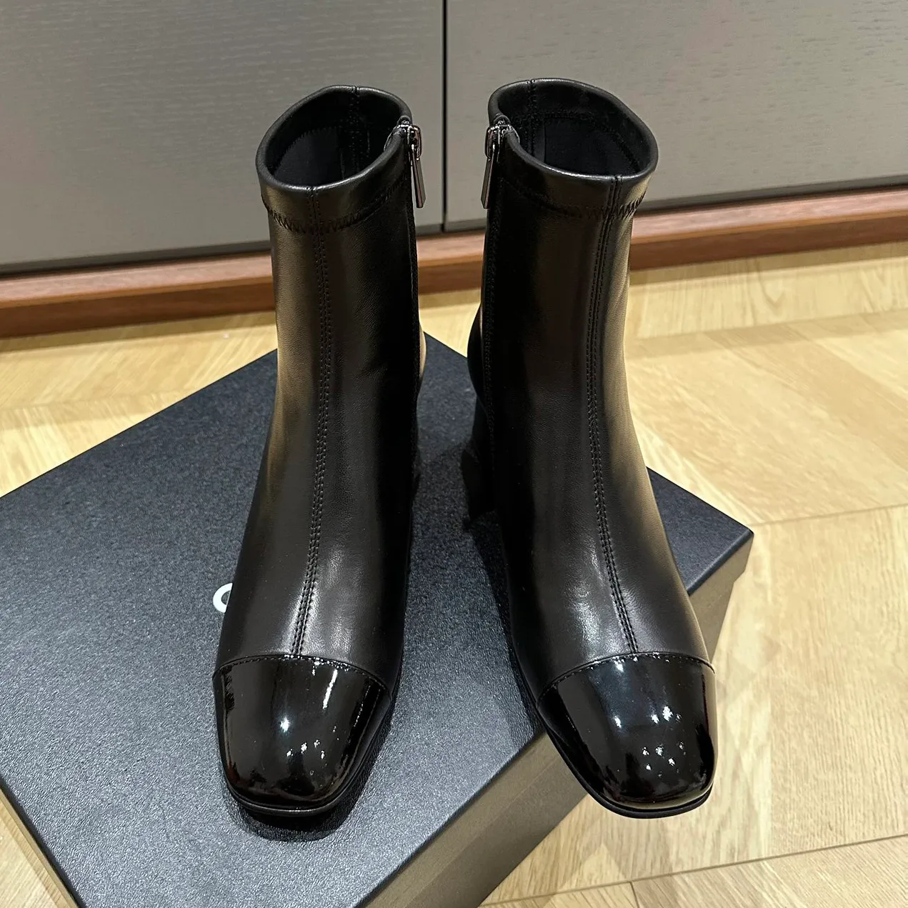 Bottines courtes de créateurs célèbres pour femmes, bottes Martin extensibles d'hiver en cuir véritable à talons hauts, bottes courtes de haute qualité à talons épais, chaussures de luxe pour femmes 35-41