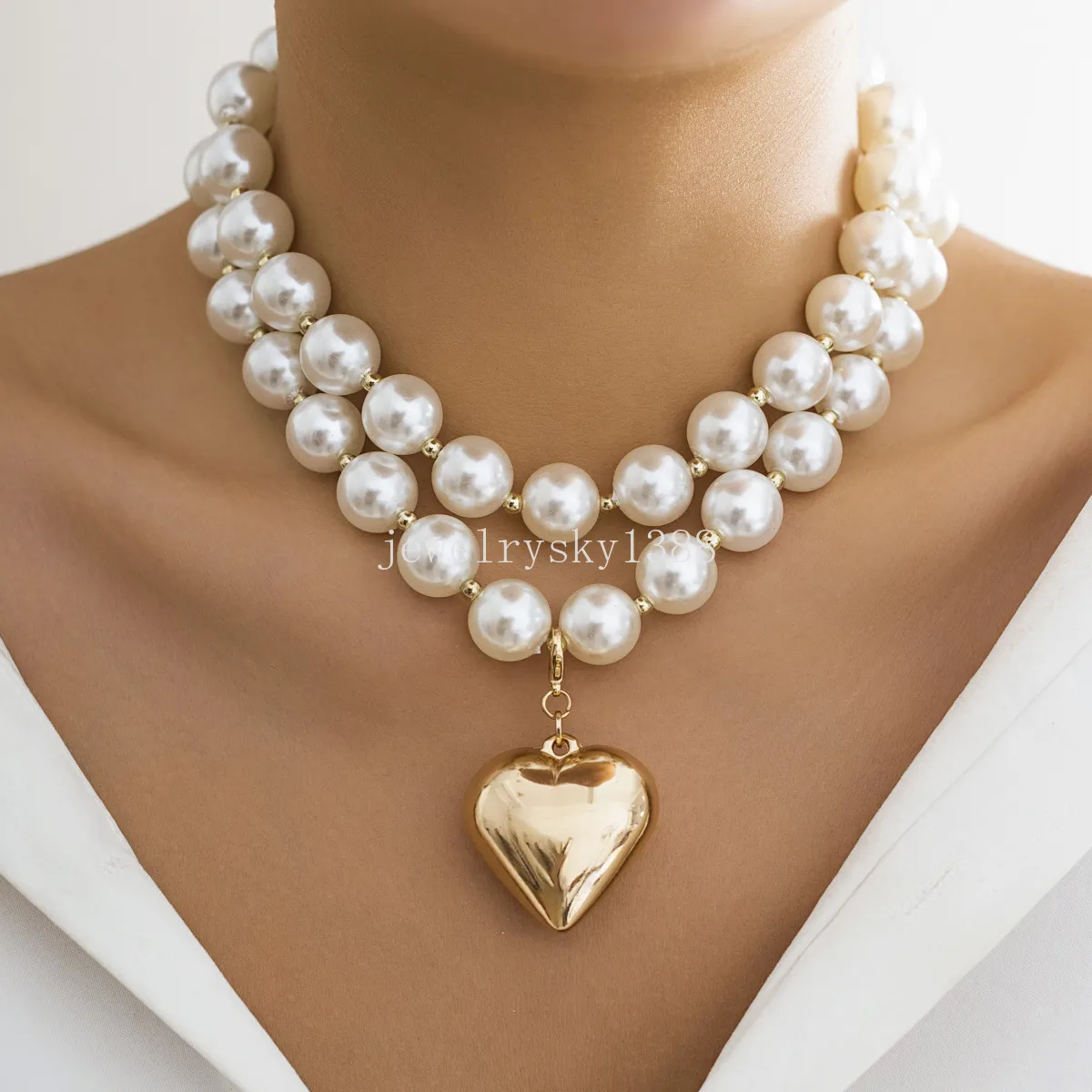 Multilayer White Pearl Pärlor Choker Halsband Kvinnor Bröllopsfest Luxury CCB Gold Color Heart Pendant Halsbandsmycken