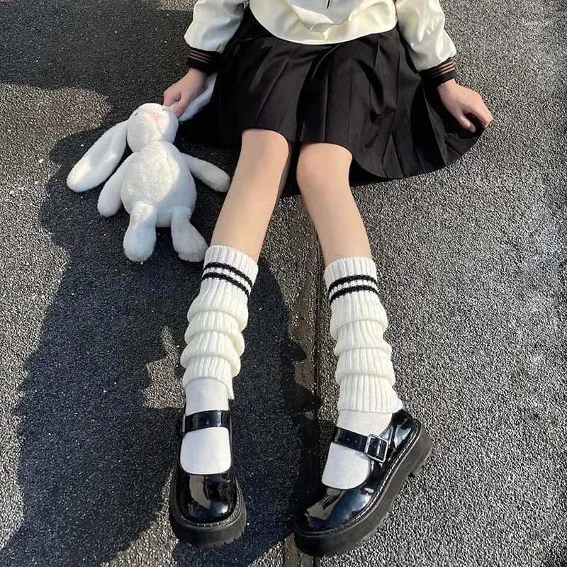 FINETOO – chaussettes longues Lolita pour femmes, Style collège JK, tricotées, chaudes, Kawaii, au-dessus des poignets de bottes, automne et hiver