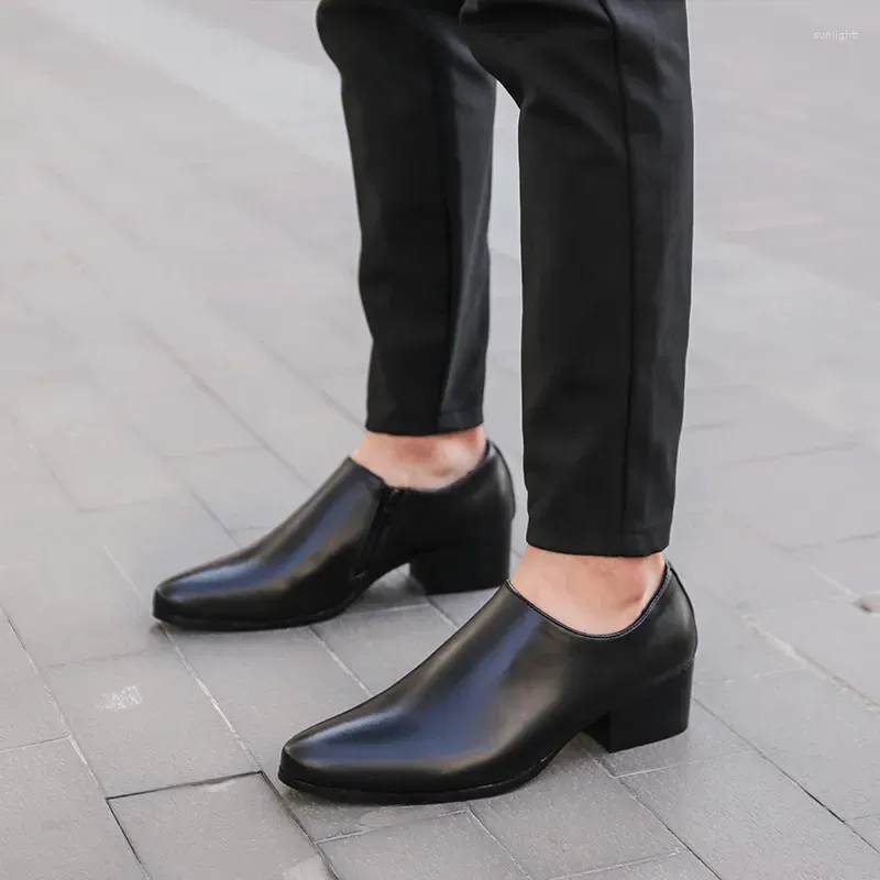 Sapatos de vestido homens couro genuíno mocassins feitos à mão deslizamento em negócios casual clássico salto alto oxford masculino