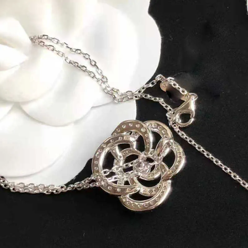 Strands, Strings Designer Camellia Blossom Necklace White Gold Plated Thick Gold Hollow Full Diamond Necklace High Edition Necklace PR86