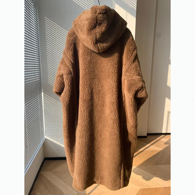 Fourrure pour femmes couleur fausse fourrure tabac à capuche ours en peluche manteau mi-long Teddy alpaga manteau de fourrure mouton véritable manteau de fourrure vêtements d'hiver pour les femmes 231024