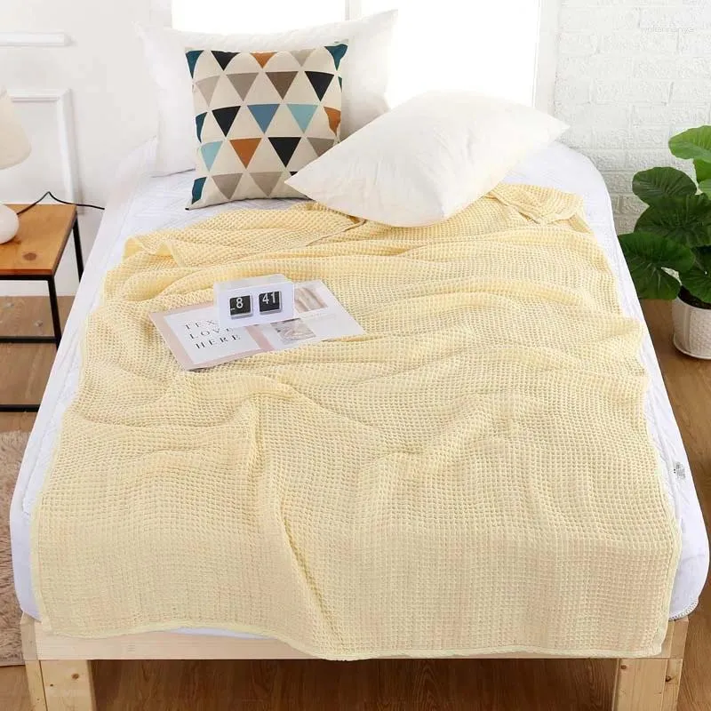 Blankets Solid Color Cotton Waffle Towel Blanket For Bed Soft Breathable Lightweight Bedspread School Teenager Area Rugs Home Decor