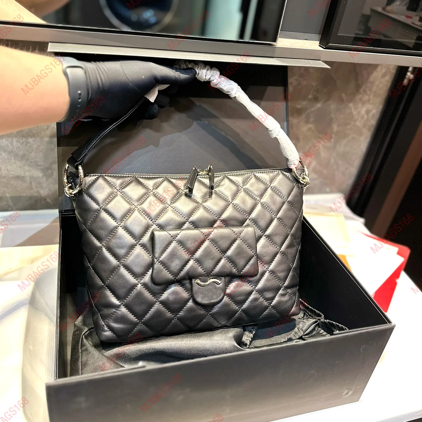 Lightweight luxury online bag