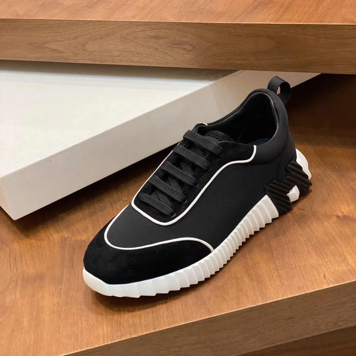 Designer saltando tênis masculino camurça sapatos casuais formadores respirável retalhos malha corredor sapato feminino masculino salto sneaker antiderrapante borracha sapato plano com caixa