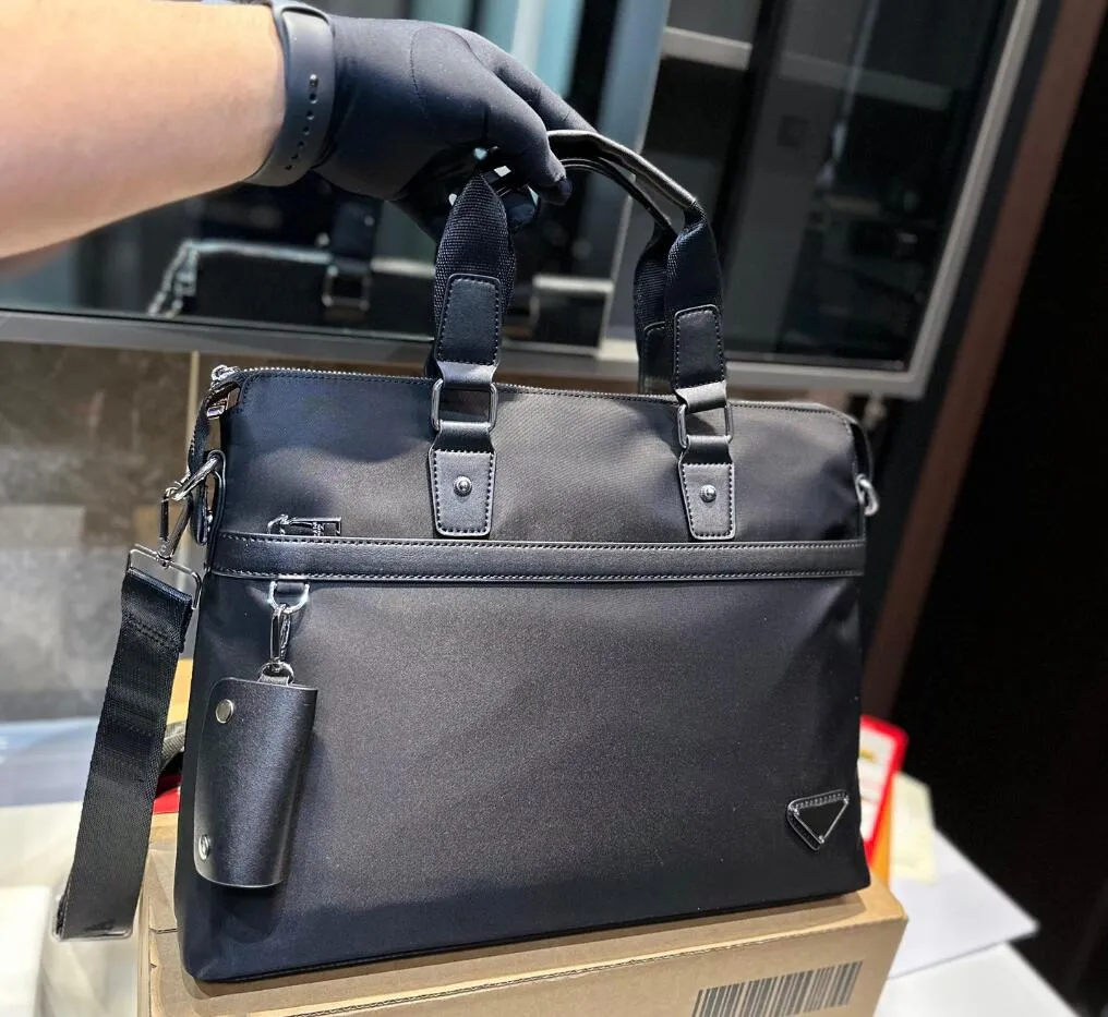 borsa a tracolla da lavoro di alta qualità marchio di moda tela morbida Borsa per laptop unisex Borsa a tracolla borse da viaggio Borsa triangolare di design Valigetta di lusso con portachiavi