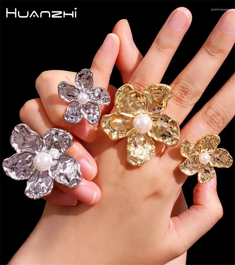 Cluster Rings HUANZHI Gold Color Pearl Large Flower Double Fingers Ring For Women Girls Exaggerated Fashion Chunky Alloy Vintage Jewelry