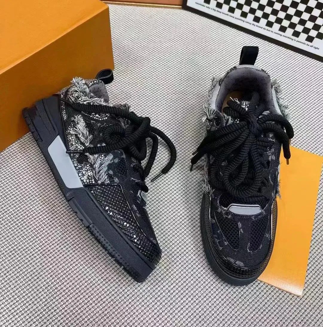 Red Bottoms Sneakers Casual Sports Designer Shoes Leather Donkey B22 Snakeskin Denim Rhinestones Men s Trainers