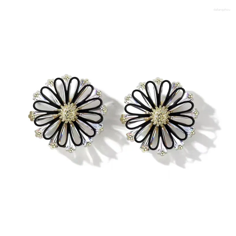 Boucles d'oreilles marguerite pour femmes, à la mode, doux tempérament, clous d'oreilles, Design Non percé, manchette, bijoux scintillants, accessoires cadeaux