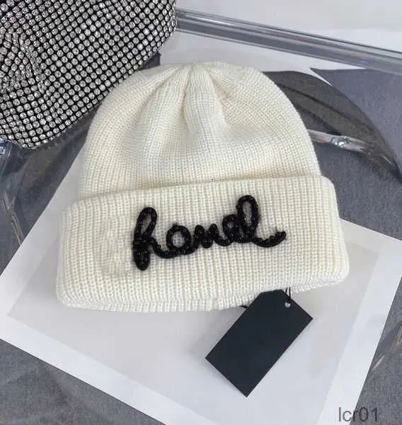 Diseñador de moda Marca Doble Letra Piña Raya Bordado Beanie Skull Caps Lujo Unisex Otoño Invierno Negro Blanco Lana Sombreros de punto Mantener caliente Hatng6v