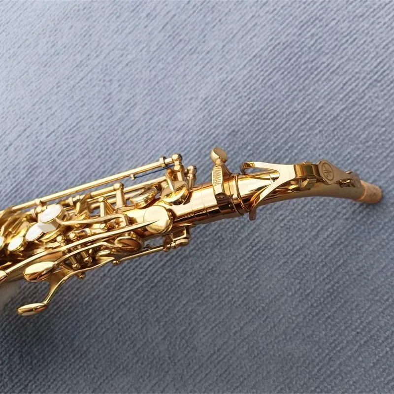 Japan 275 Eb Altsaxophon Neuankömmling Messing Goldlack Musikinstrument E-Saxophon mit Kofferzubehör