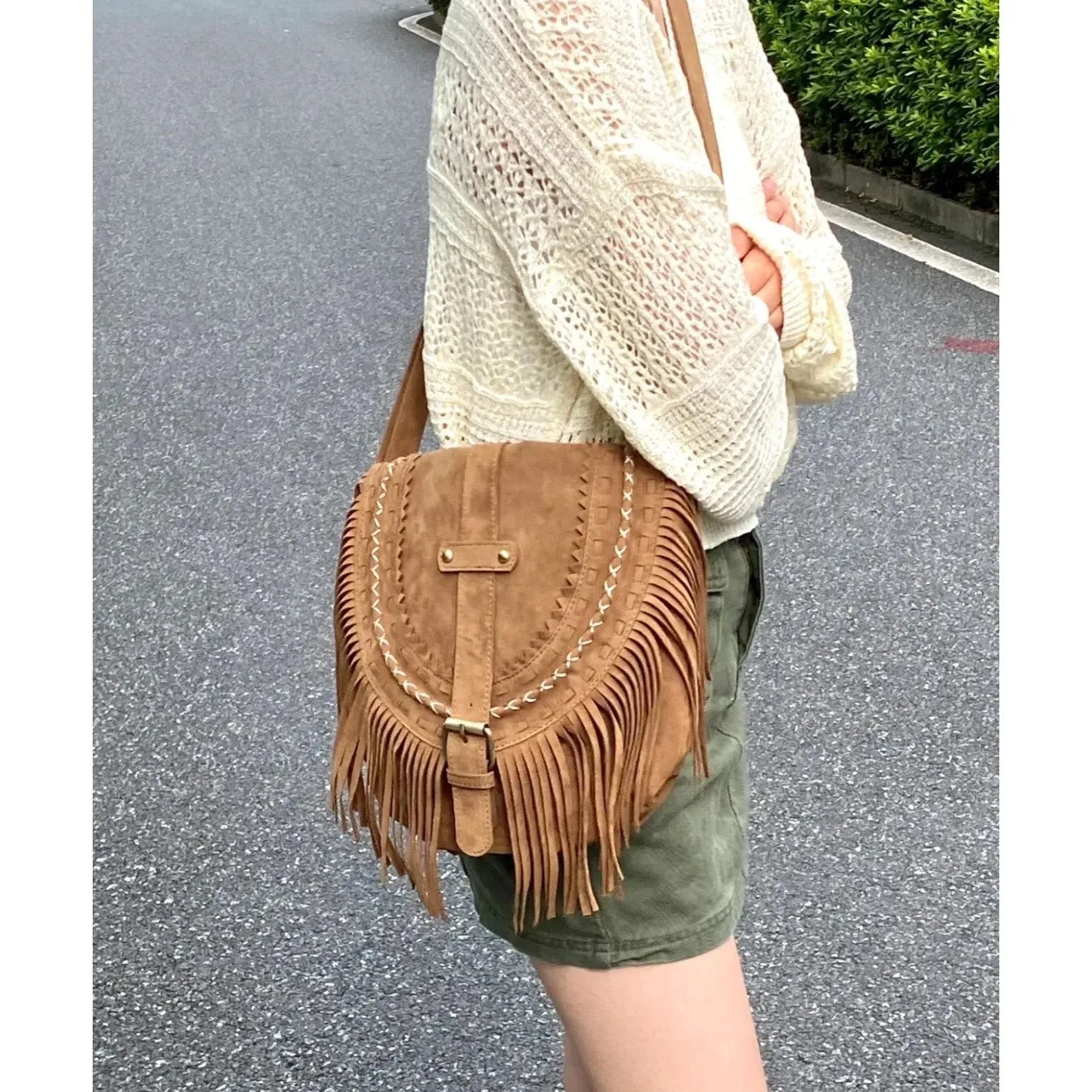 Torby wieczorowe w stylu europejskim i amerykańskim nit fringe fringe messel torba dla kobiet ramię crossbody torebka feminina 231024