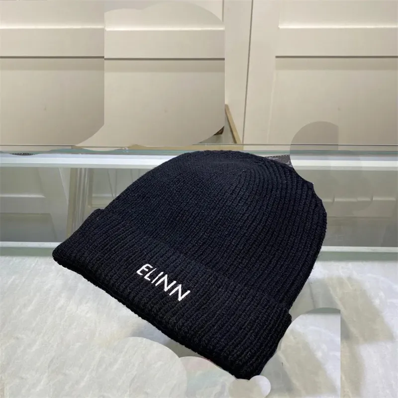 Stickad brev broderi beanie för kvinnor designer solid varma mjuka gata mjuka herrkåpor