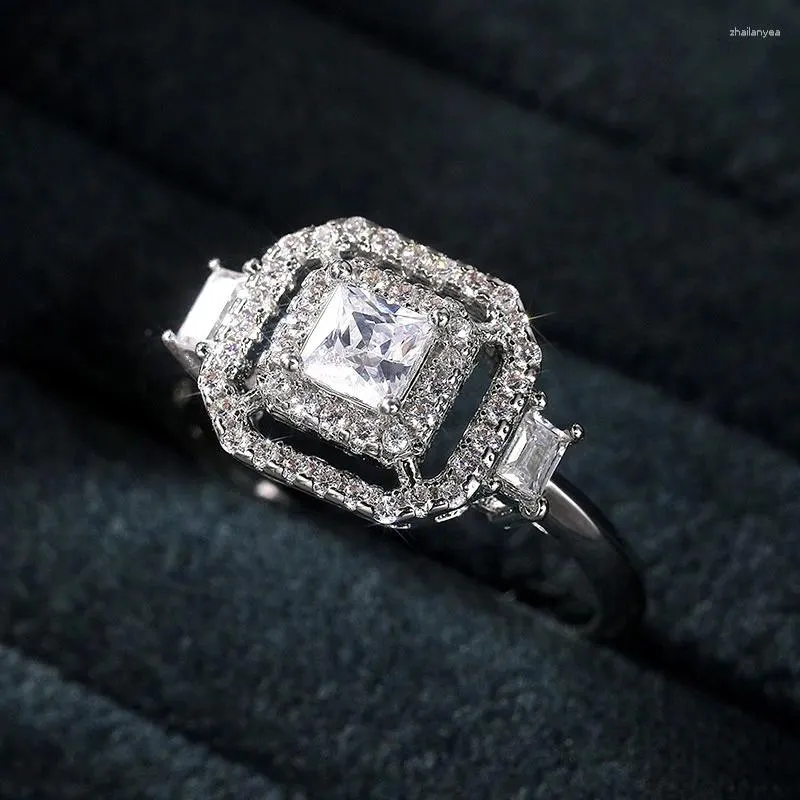 Pierścienie klastra Srebrny kolor podwójny pierścień CZ dla dziewczyny romantyczny słodki genialny elegancki kwadratowy płatek w kształcie sześciennej cyrkonu hurtowo