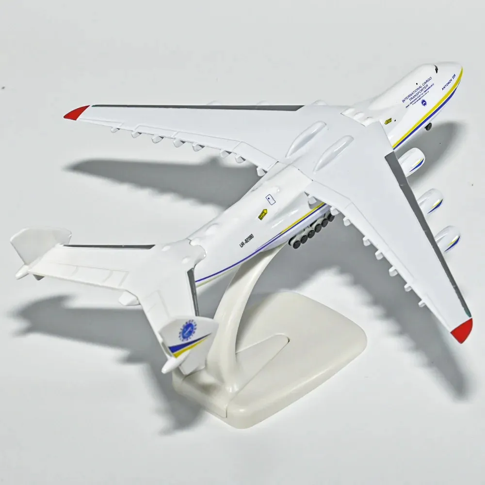 Vliegtuigmodel Antonov-an225 1400 miniatuur 20 cm metalen gegoten vliegtuigmodel Grote transportvliegtuigcollectie Kinderspeelgoed voor jongens 231024