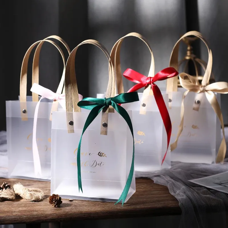 Geschenkpapier 10 Stück halbdurchsichtige Kunststoff-Geschenktüten mit braunem Griff Hochzeitsgeschenk-Verpackungstüten Geburtstags-Handtaschen-Partygeschenke PP-Geschenkverpackungstüten 231025