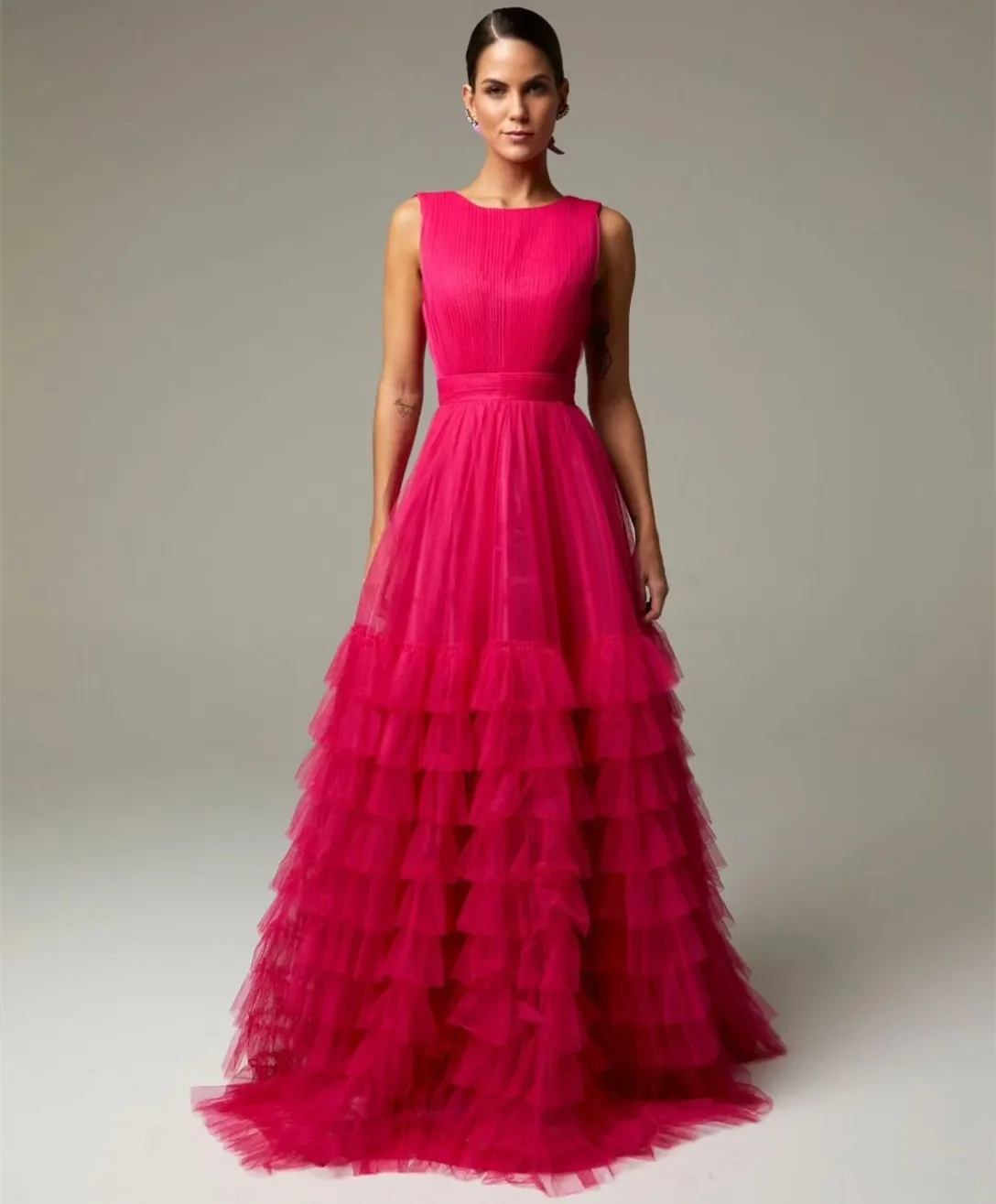 Robe de soirée longue vintage en tulle fuchsia avec ceinture, ligne a, col bijou, robe de bal à plusieurs niveaux, longueur au sol musulmane, robe de soirée avec train Watteau pour femme