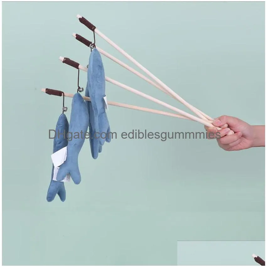 Kota Plush Blue Wand z Bell Kitten Fishes Teaser Sticks Do żucia interaktywne drzewo wędkarstwo Pet Piele Placking Pomysły na upuszczenie DHD12