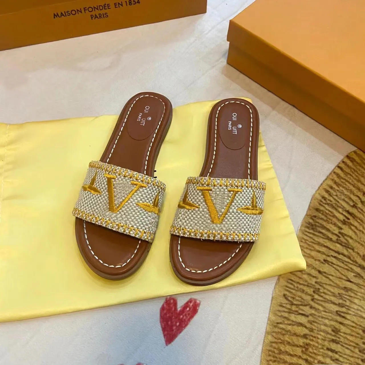 2023 nuovo designer donna bloccalo piatto mulo scivolo pantofola di tela di lusso per uomo sandalo espadrillas Tela traforata Suola in pelle scarpa dorata