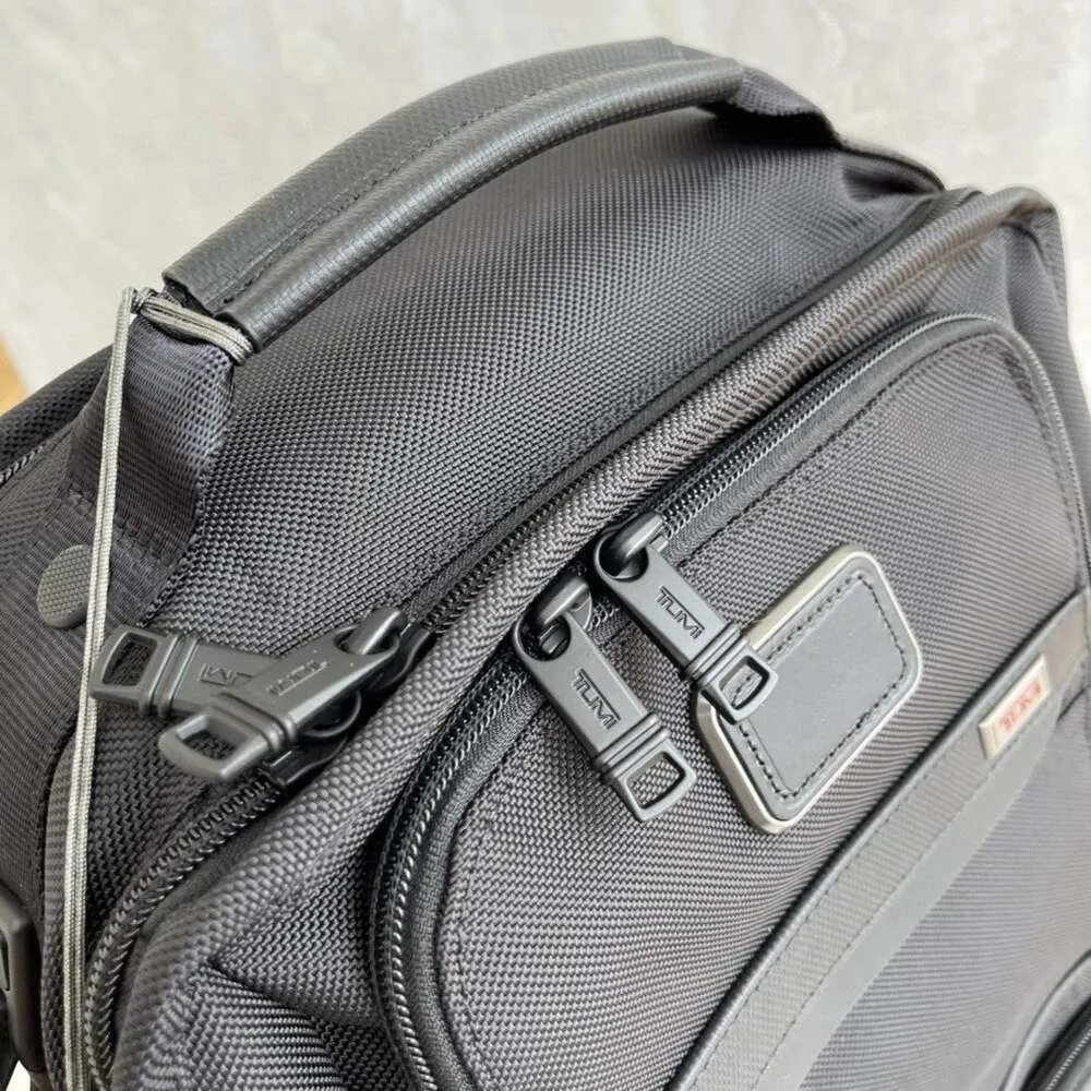 Tumi 22116 top