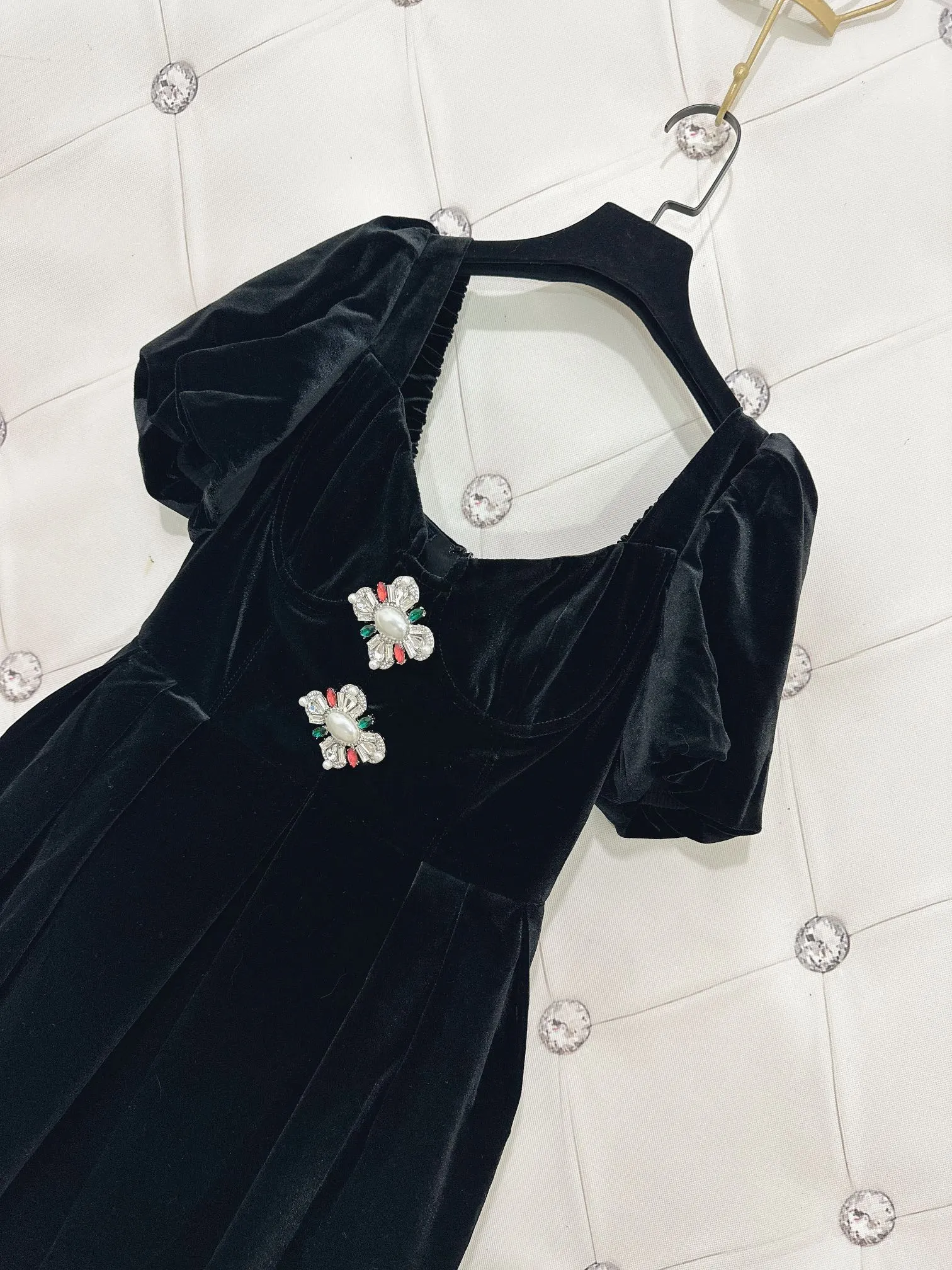 Girls Black Velvet Dress: Autumn Winter Classic Style, Elegant Square Neck,  Bubble Sleeves, Waist Fit Party Dress for Children from Dhgate Basic &  Casual Dresses - price 77.39